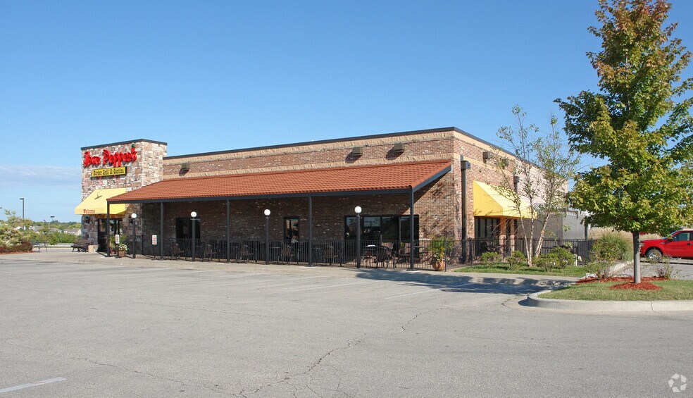 Primary Photo Of 1100 E North Ave, Belton Restaurant For Sale