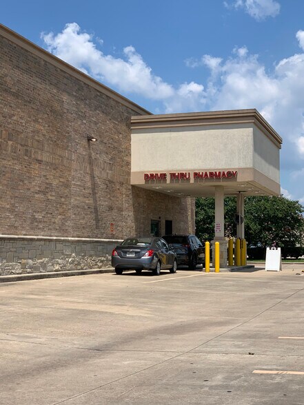 More Photos Of 9510 N Sam Houston Pky E, Humble Drugstore For Sale