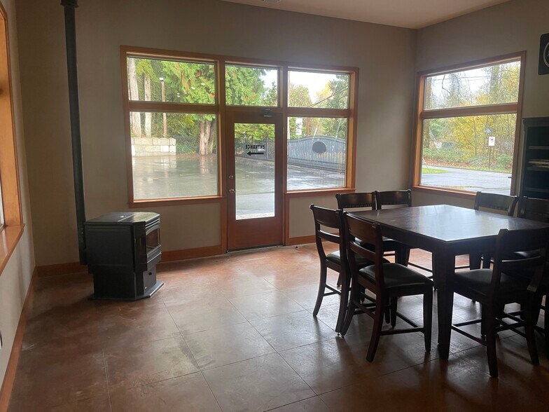 More Photos Of 1705 Newport Way NW, Issaquah Freestanding For Lease