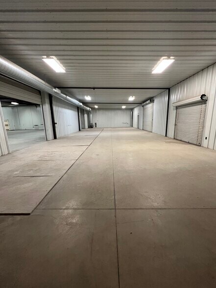 More Photos Of 10100 Hicks Field Rd, Fort Worth Warehouse For Lease