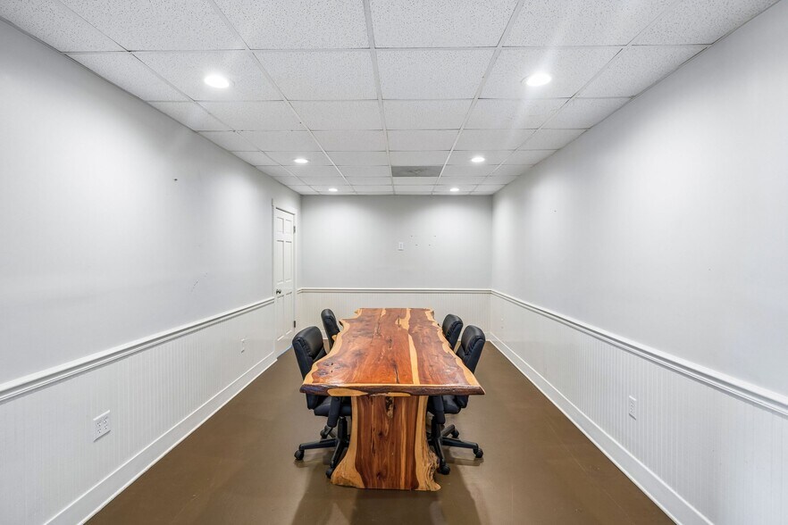 More Photos Of 1719 Signal Point Rd, Charleston Self Storage For Sale