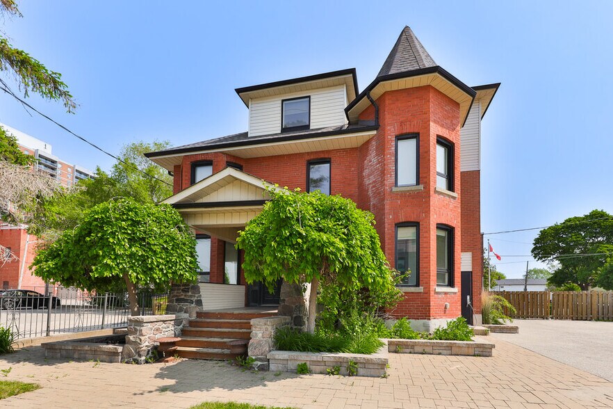 More Photos Of 15 Mississauga Rd S, Mississauga Office For Lease