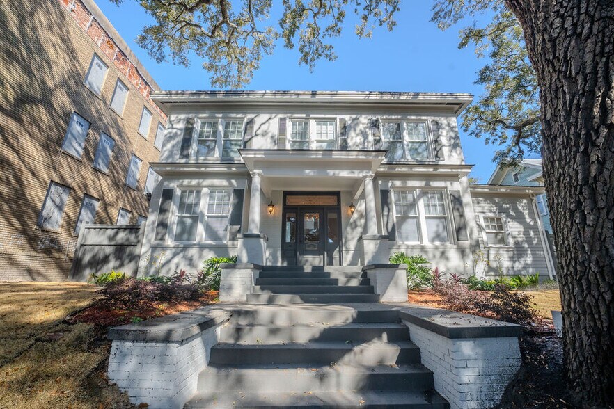 More Photos Of 306 E Victory Dr, Savannah Apartments For Sale