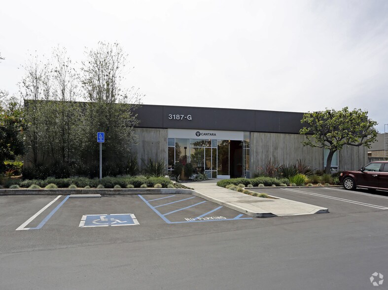 More Photos Of 3187 Airway Ave, Costa Mesa Light Manufacturing For Lease