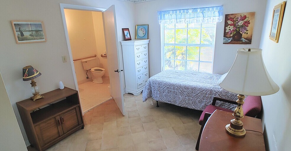 More Photos Of 5426 18th St W, Bradenton Assisted Living For Sale