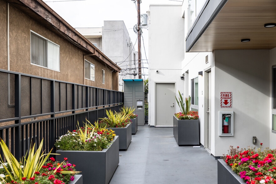 More Photos Of 1743 Butler Ave, Los Angeles Apartments For Sale