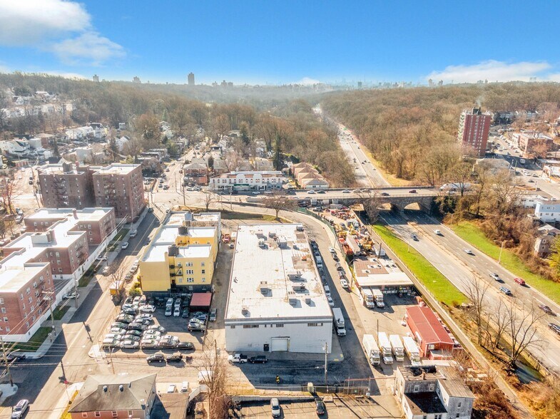 More Photos Of 16 Harrison Ave, Yonkers Warehouse For Lease