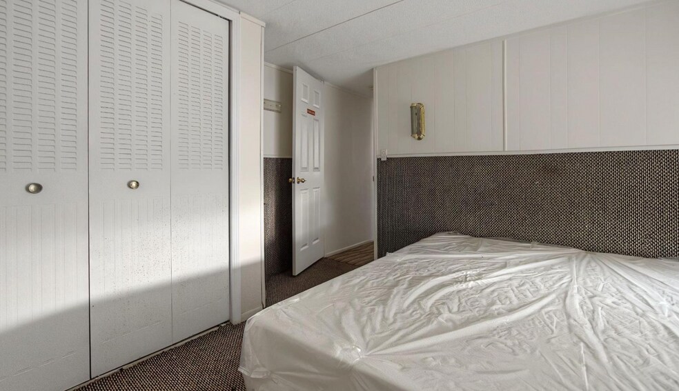 More Photos Of 3905 32nd St, Port Huron Showroom For Sale