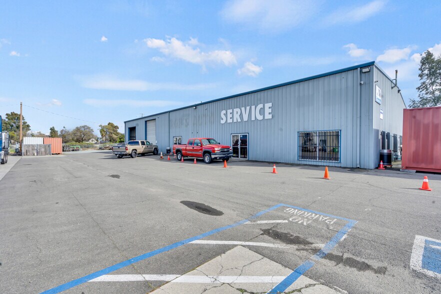 More Photos Of 25533 N Highway 99, Acampo Service For Sale