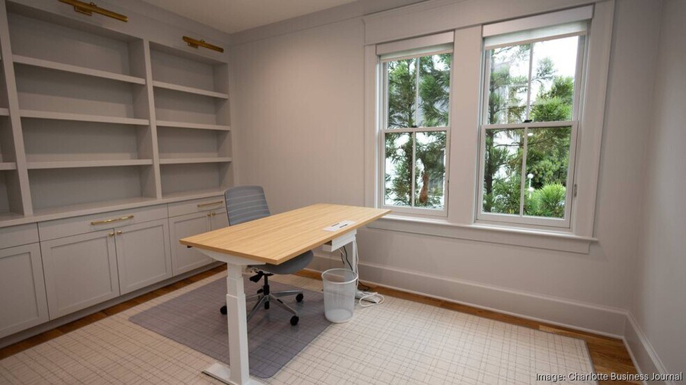 More Photos Of 427 East Blvd, Charlotte Coworking Space