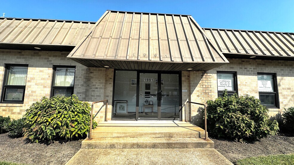 More Photos Of 1991 Smith St, Merrick Medical For Sale