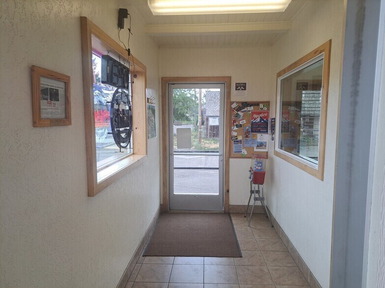 More Photos Of 500 W North St, Enterprise Restaurant For Sale