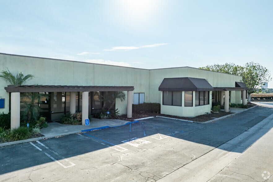 More Photos Of 15500 Rockfield Blvd, Irvine Research And Development For Lease