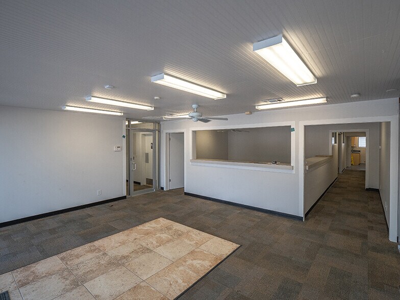 More Photos Of 108 McNutt Rd, Hutto Warehouse For Lease