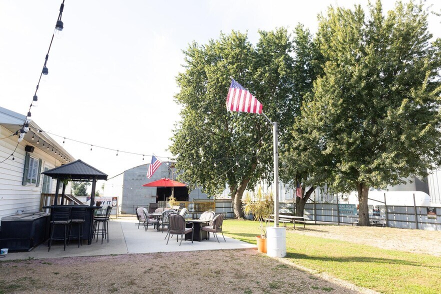 More Photos Of 103 W Main St, Hardwick Restaurant For Sale