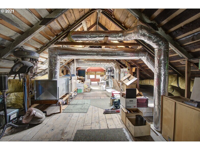 More Photos Of 4423 SE Hawthorne Blvd, Portland Office For Sale