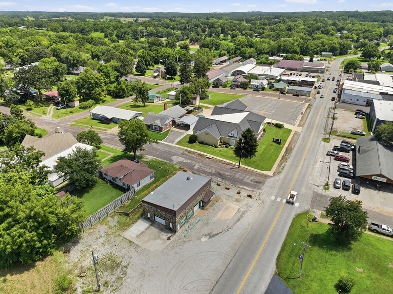 More Photos Of 301 N Elm St, Mountain View Auto Salvage Facility For Sale