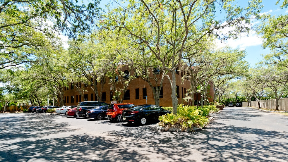 More Photos Of 2033 Wood St, Sarasota Medical For Lease