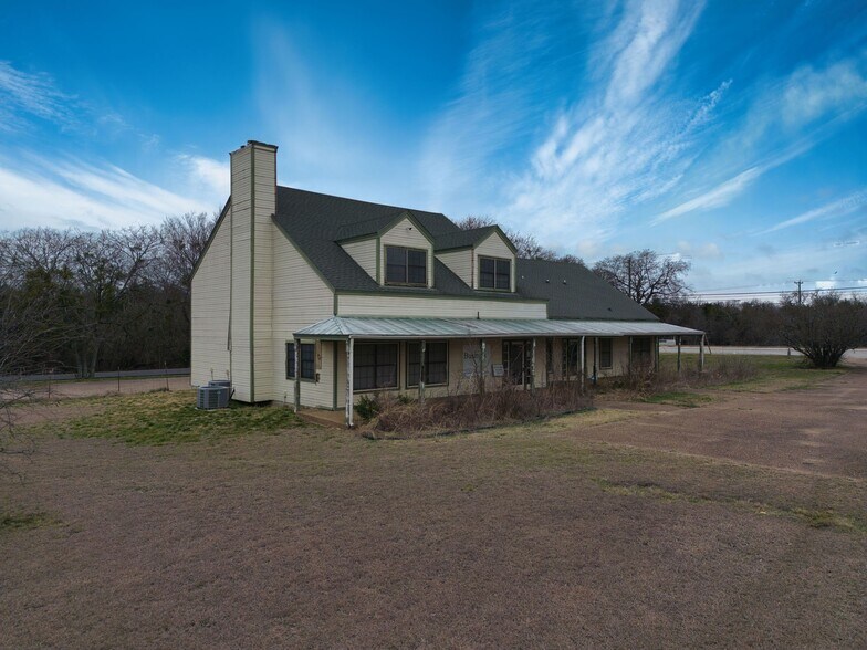 More Photos Of 2611 Ovilla Rd, Red Oak Storefront Retail Office For Sale