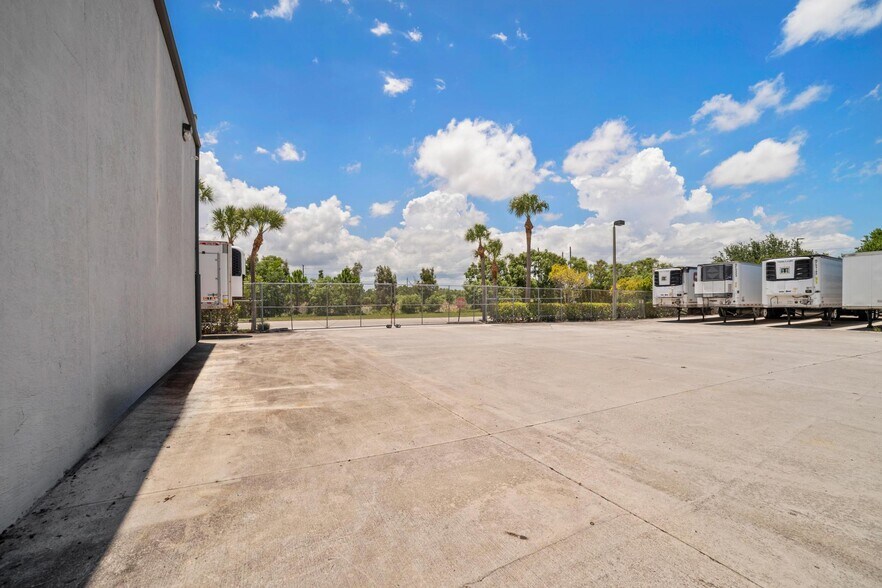 More Photos Of 5205 Tylerlakes Blvd, West Palm Beach Warehouse For Lease