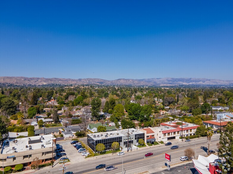 More Photos Of 23147 Ventura Blvd, Woodland Hills Office For Lease