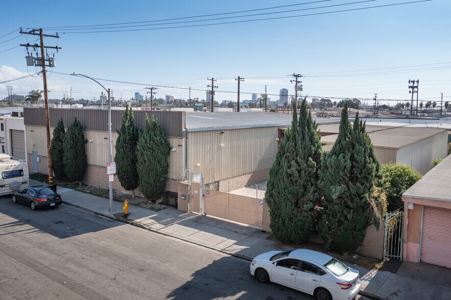 More Photos Of 1422 W Gaylord St, Long Beach Warehouse For Sale