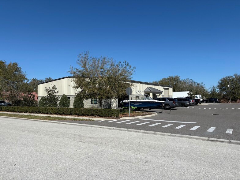 More Photos Of 400 Gordon St, Sanford Flex For Lease