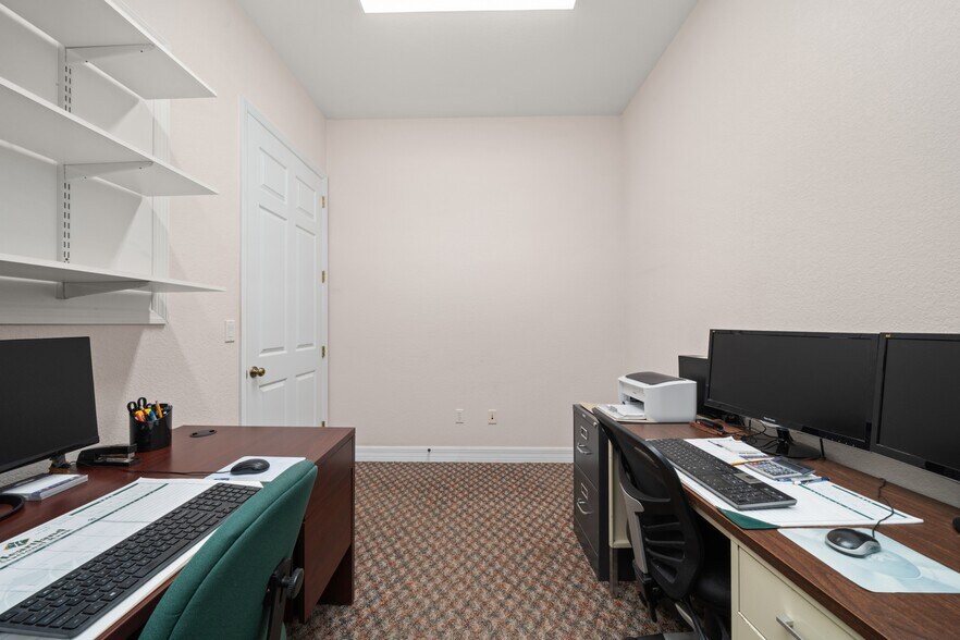 More Photos Of 405 W Interlake Blvd, Lake Placid Office For Sale