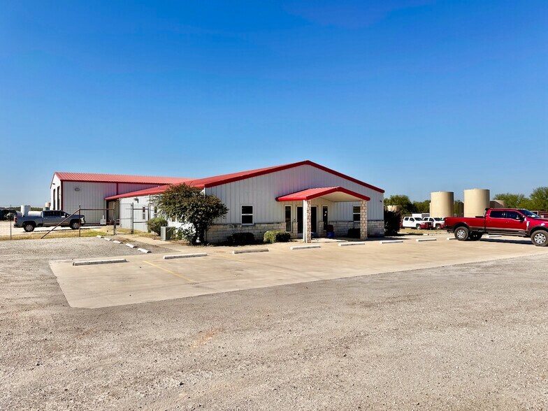 More Photos Of 14800 IH 35, Dilley Industrial For Sale