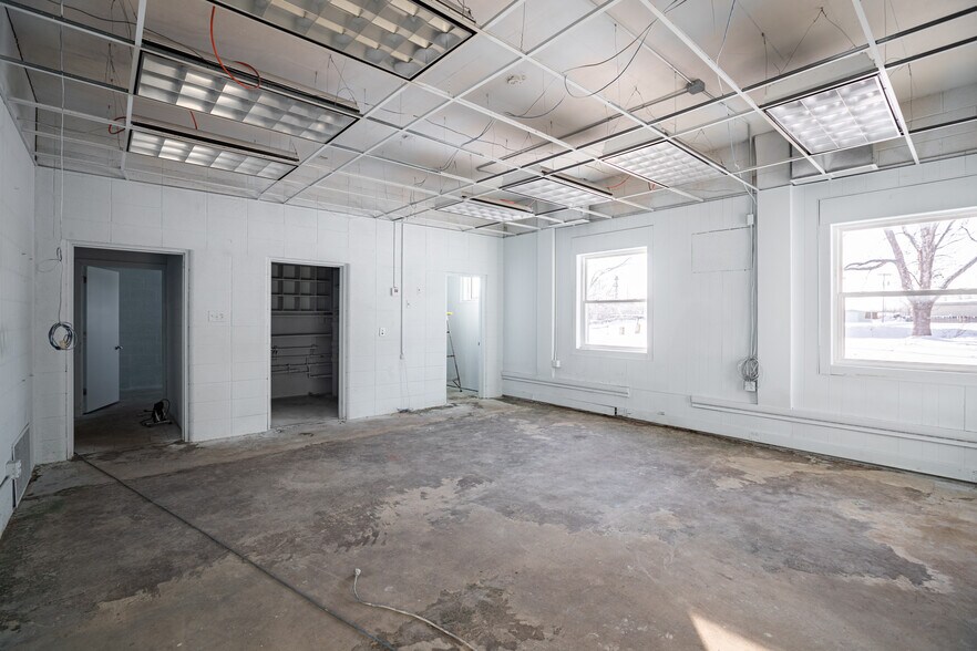 More Photos Of 445 Holton St, Sparta Warehouse For Lease