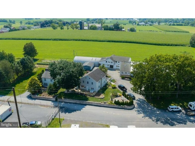 Primary Photo Of 240 Railroad Ave, Bird In Hand Flex For Sale