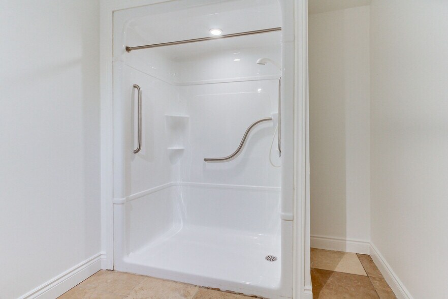 More Photos Of 395 Bay St W, Brock Office For Sale