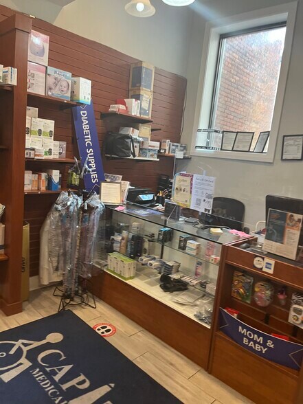 More Photos Of 1618 7th St NW, Washington Storefront Retail Office For Lease