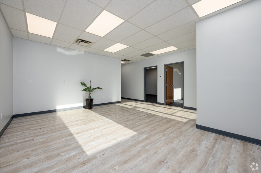 More Photos Of 4036 Perry Blvd, Whitestown Warehouse For Lease