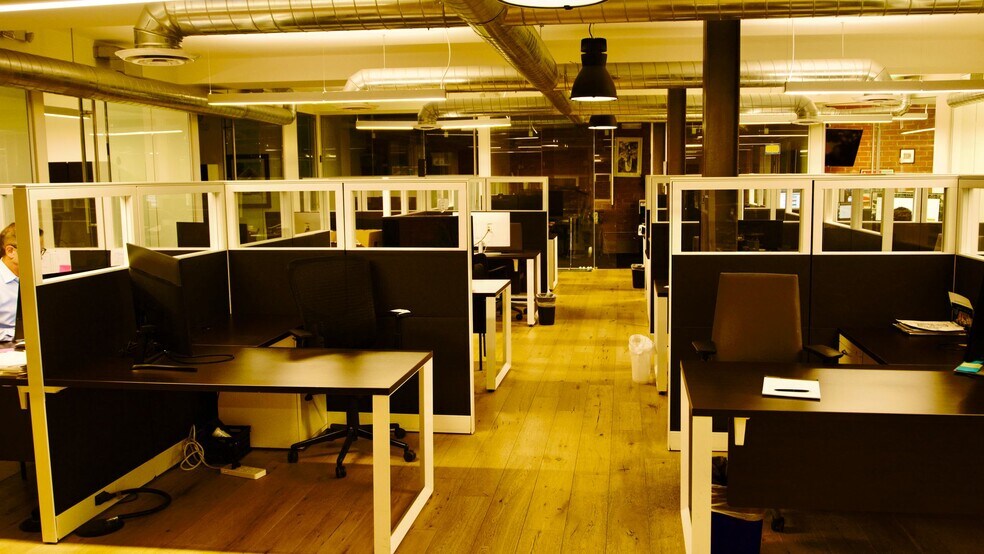 More Photos Of 449 S Beverly, Beverly Hills Office For Lease