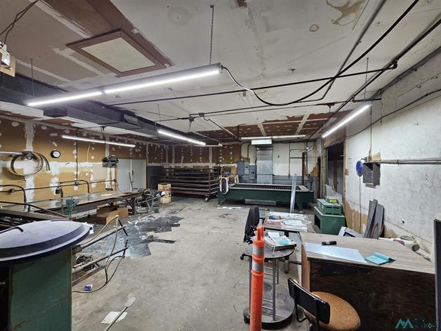 More Photos Of 107 S 14th St, Artesia Showroom For Sale