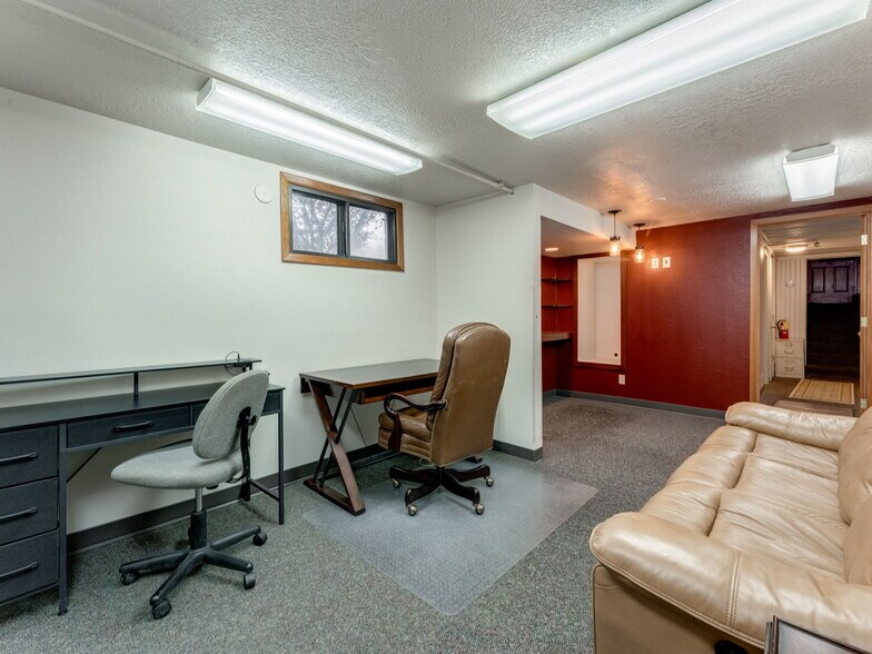 More Photos Of 737 NW Adams St, Mcminnville Office For Sale