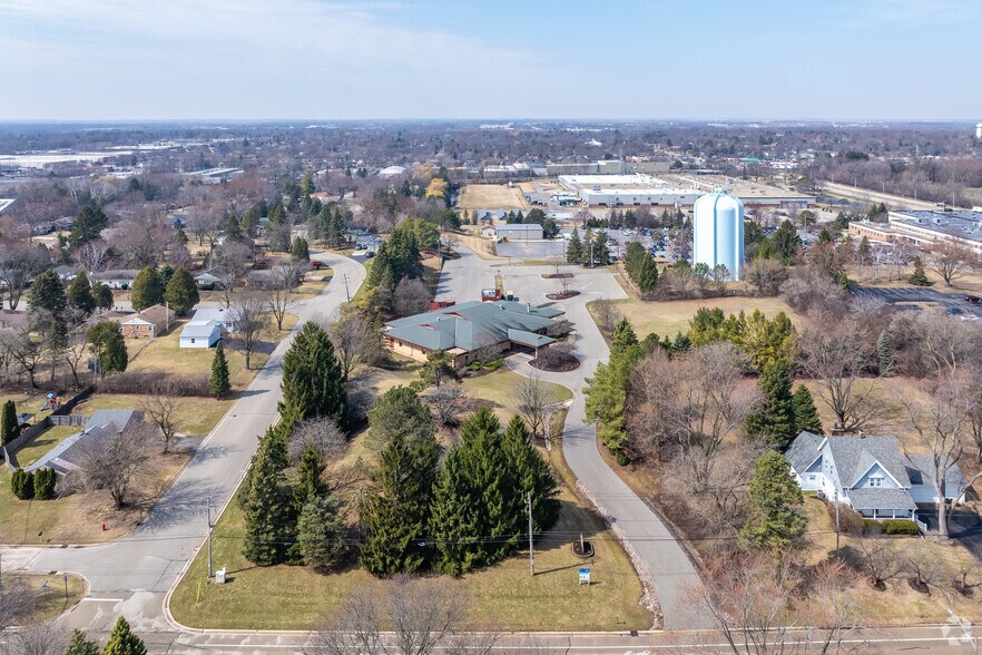 More Photos Of 7007 N Range Line Rd, Milwaukee Medical For Sale