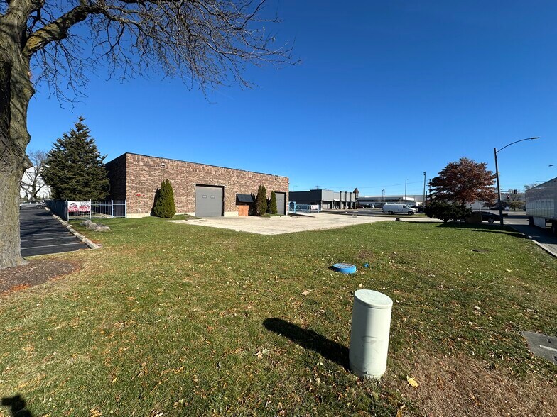 More Photos Of 1220 Mark St, Bensenville Warehouse For Lease