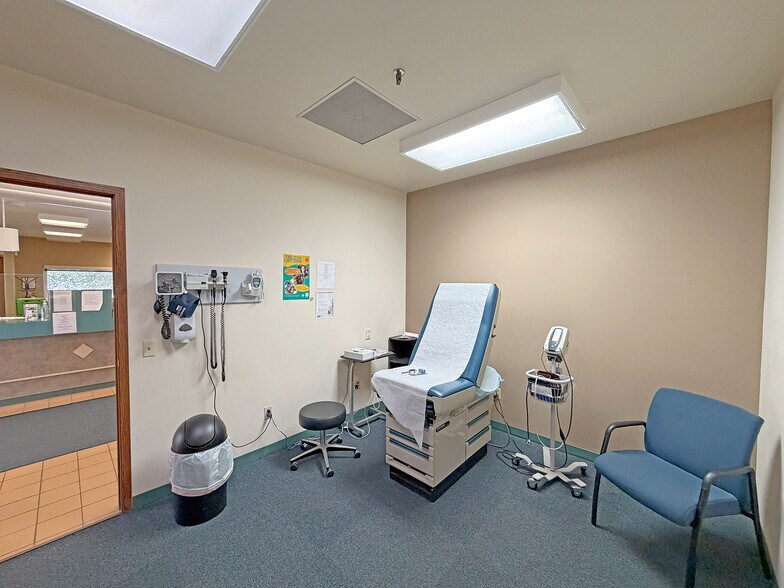 More Photos Of 211 Madison Ave, Wood River Office For Sale