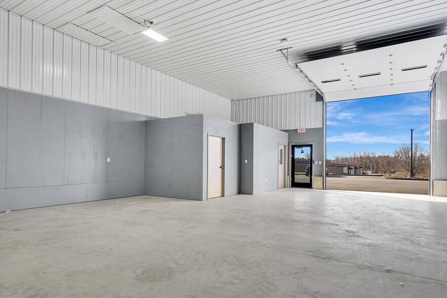 More Photos Of 29 Moody Rd, Enfield Warehouse For Lease