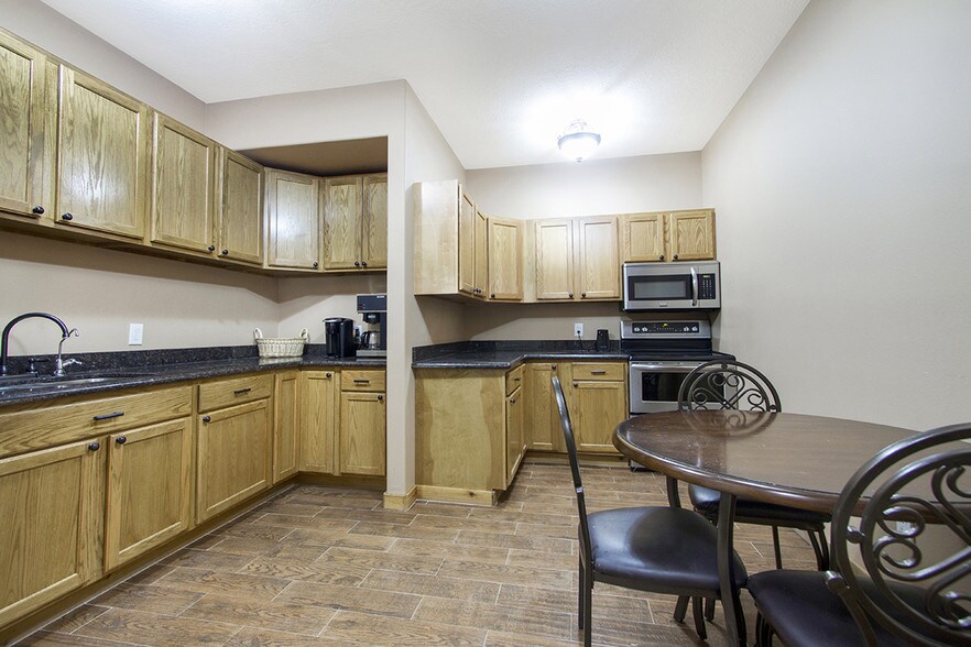 More Photos Of 9027 Blewett Rd, Beaumont Manufacturing For Sale