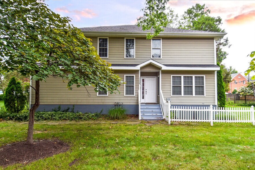 More Photos Of 1705 Commonwealth Ave, Alexandria Apartments For Sale