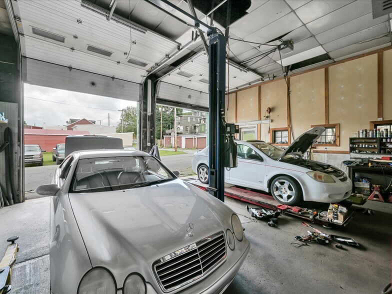 More Photos Of 39 E Walnut St, Ashland Auto Repair For Sale