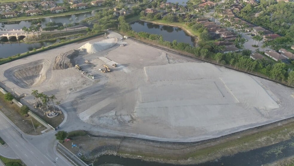 More Photos Of 9004 Tamiami Trl E, Naples Self Storage For Sale