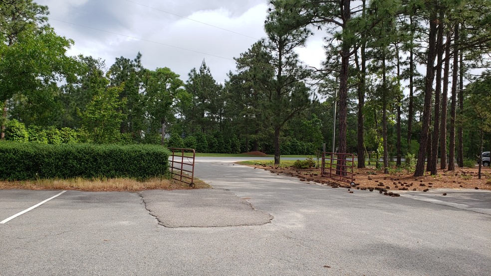 More Photos Of 1975 Juniper Lake Rd, West End Showroom For Lease