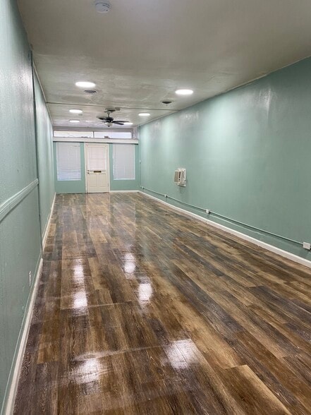 More Photos Of 415 Center St, Taft Storefront For Sale