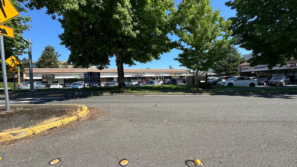 More Photos Of 12662-12678 SE 38th St, Bellevue Storefront For Lease