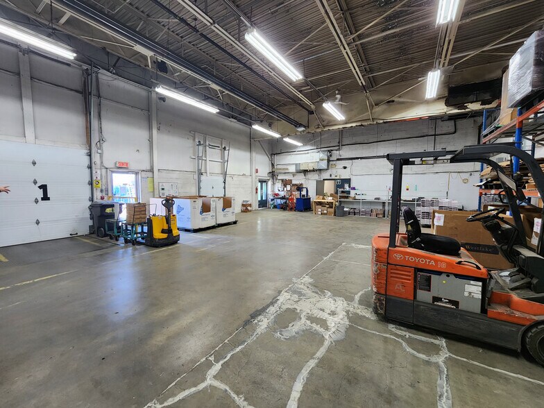 More Photos Of 645 St Du Père-Daniel, Trois-Rivières Warehouse For Lease