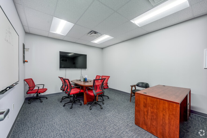 More Photos Of 9150 Harrison Park Ct, Indianapolis Light Distribution For Lease